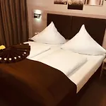Hotel Glinde 3*