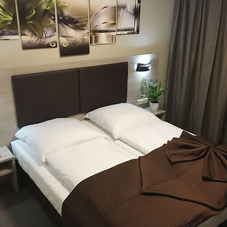 Hotel Glinde 3*