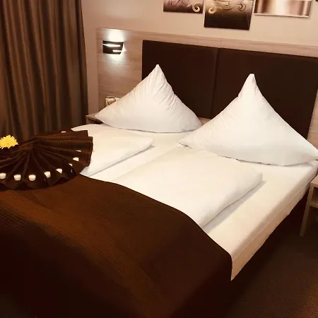 Hotel Glinde 3*