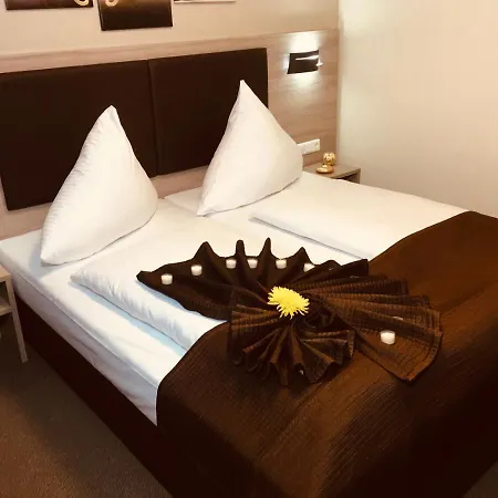 Hotel Glinde 3* غلينده