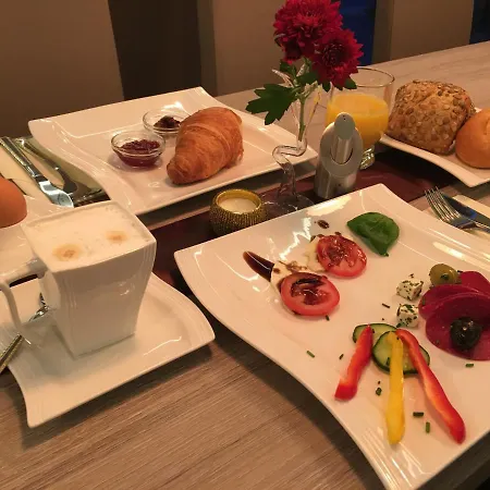 فندق Hotel Glinde 3*