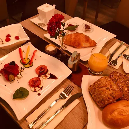 Hotel Glinde 3* גלינדה