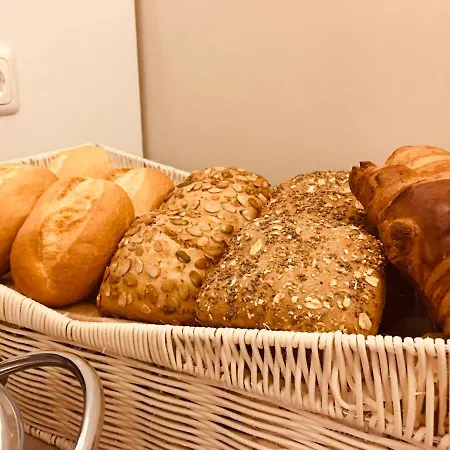 Hotel Glinde מלון 3*