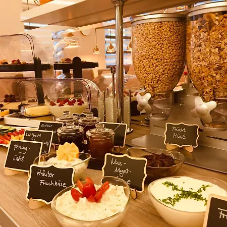 Hotel Glinde מלון 3*